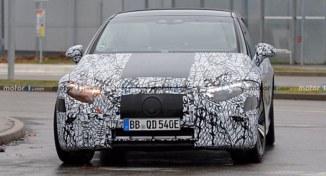 Mercedes EQS засняли на тестах с аэродинамическими колесами