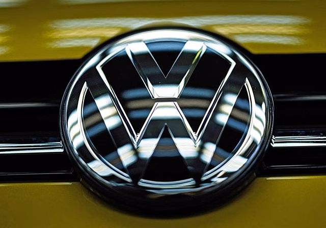 Менеджеров Volkswagen обвинили в Германии в незаконной выплате 5 млн евро