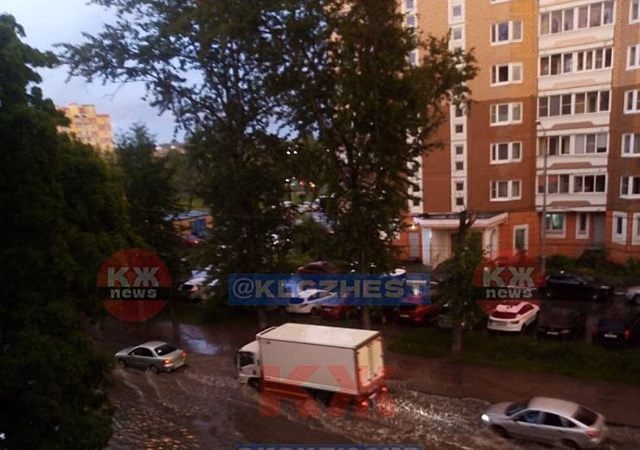 Ливневая река потекла по Хрустальной в Калуге после ремонта водоотвода