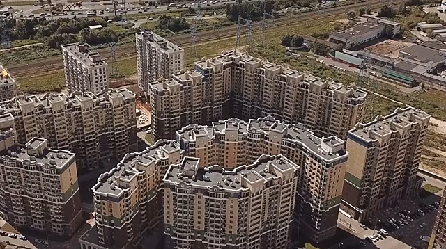 Жилой комплекс в Химках на сутки остался без воды из‐за прорыва канализации