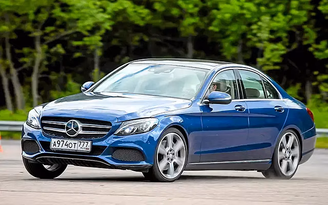 Названа главная проблема Mercedes C-класса с пробегом