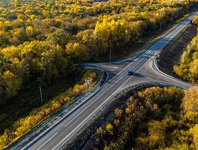 В Исаклинском районе обновили дорогу на Татарстан