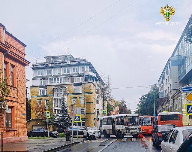 Двое взрослых и ребенок пострадали в ДТП с маршруткой в центре Нижнего Новгорода