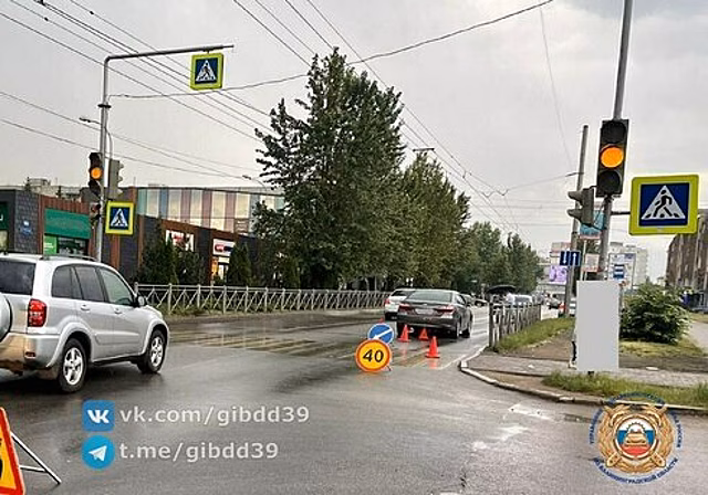 На Громовой 14-летний подросток понадеялся проскочить «зебру» на красный и угодил под колёса авто