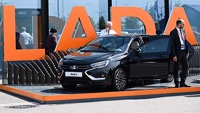 В России упали продажи новых Lada