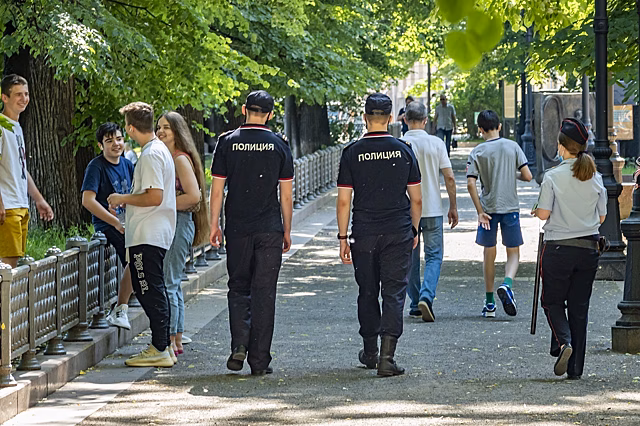 На Патриаршие можно проехать только по паспорту — и дело не в ковиде