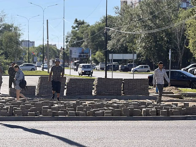 Мэр Благовещенска раскритиковал затянувшийся ремонт тротуаров на Горького