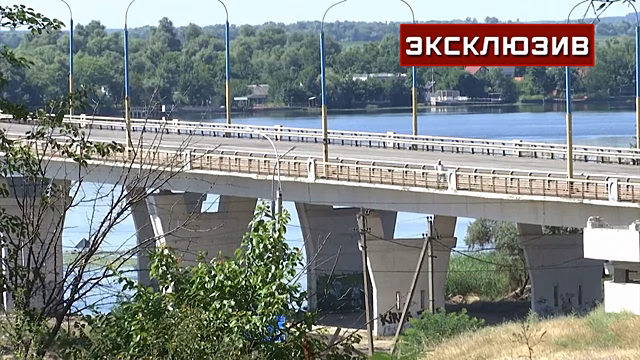 В отсутствие успехов на фронте: зачем ВСУ пытались уничтожить Антоновский мост через Днепр