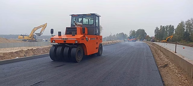 На улице Врубеля отремонтировали фонарный столб