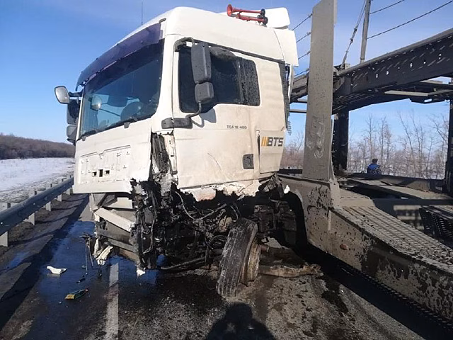 Полтора часа назад человек погиб на трассе в Саратовской области