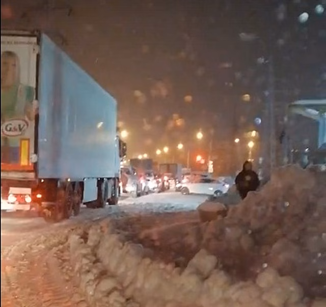 Самара встала в 10-балльных пробках вечером 12 января