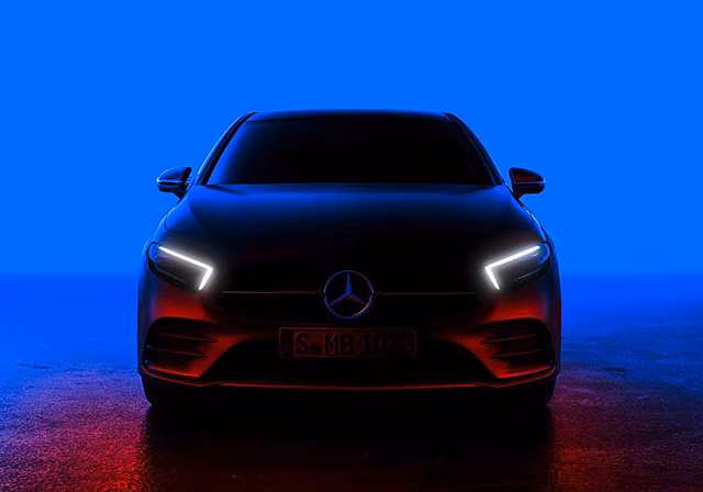 «Мерседес» показал A-Class с фарами, как у CLS