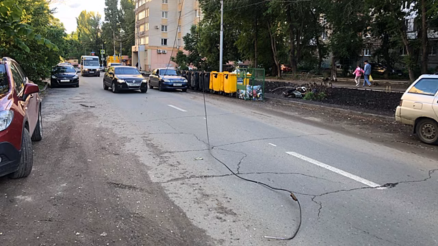 В Саратове из-за обрыва контактной сети больше часа стоят троллейбусы двух маршрутов
