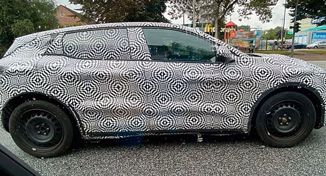 Электрокар Renault Megane E-Tech вышел на финальные тесты