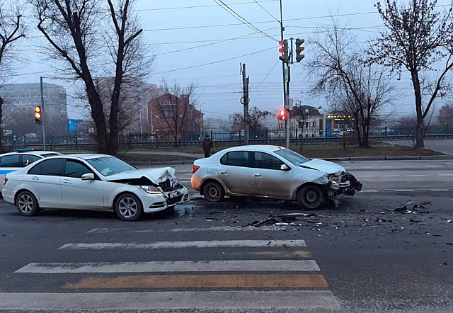 В Большеглушицком районе Lada Priora вылетела в кювет и перевернулась
