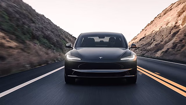 Tesla запустила продажи дешевого электрокара