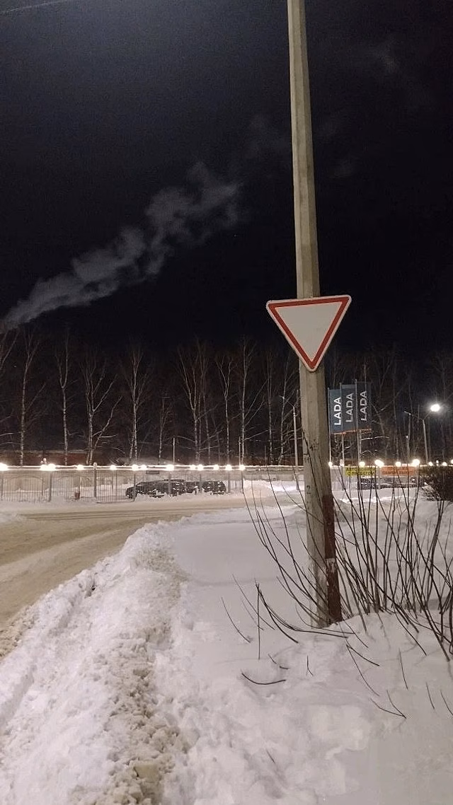 В Глазове начали обновлять дорожные знаки