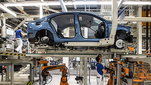 Покинувший Россию автогигант сократит почти 20 тысяч сотрудников