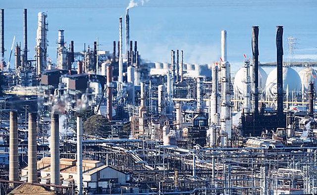 Нефть стала лидером в секторе по прыжкам в высоту: $100 за баррель уже в прошлом, бензин на низком старте