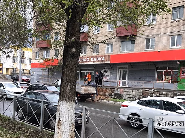 В Оренбурге обвалившуюся стену на ул. Ленинской привели в порядок