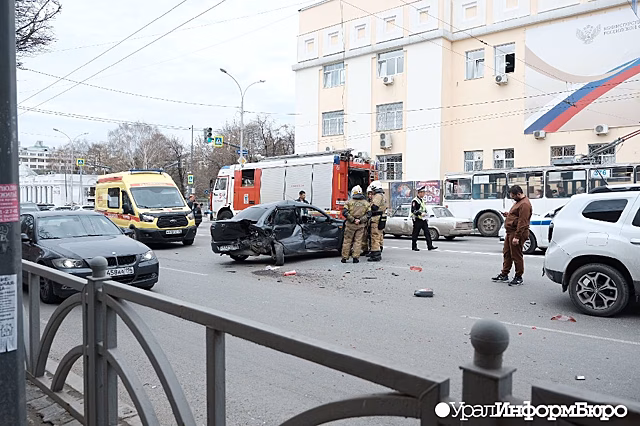 В центре Екатеринбурга произошло массовое ДТП
