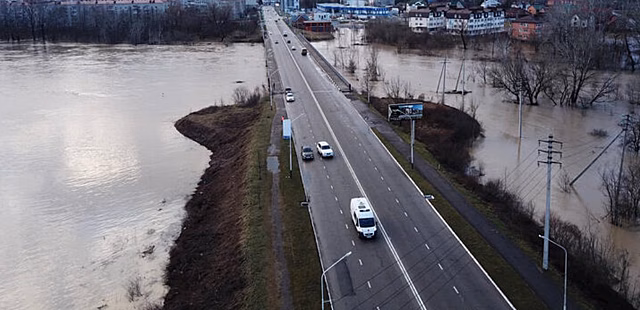 В районе Воскресенки на ремонт частично закрыт мост