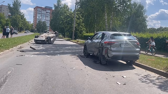 Китайский автомобиль приземлился на крышу в Сарове: пострадали два человека