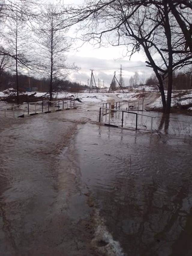 На Севере Калуги вода затопила мосты