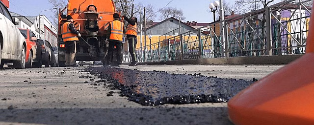 На 10 улицах в Рязани заделали ямы на дорогах