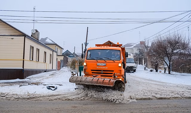 В Волгоградской области на расчистку дорог вышли 152 единицы спецтехники