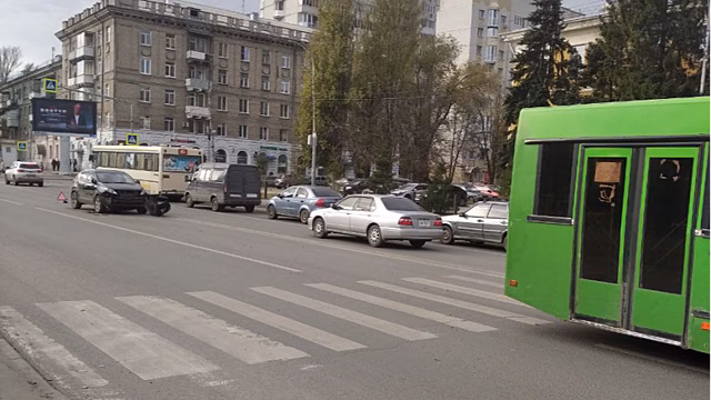 В Саратове иномарка столкнулась с автобусом №226К