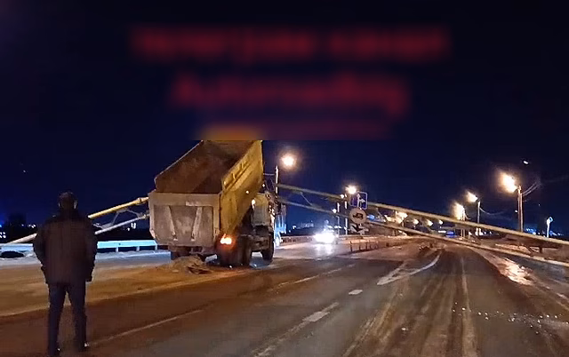 На подъезде к Благовещенску автомобилист снёс систему «Платон»