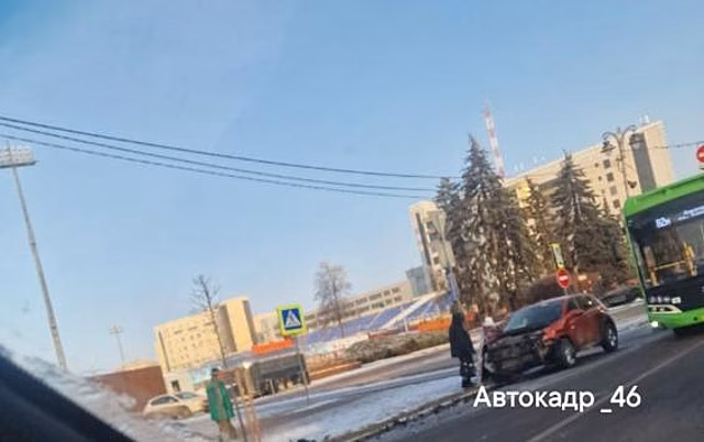 Утро 11 февраля в Курске началось с ДТП на Ленина