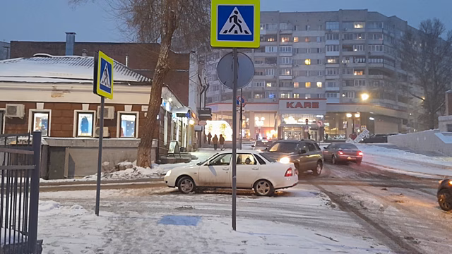 В центре Саратова «Приора» сбила женщину