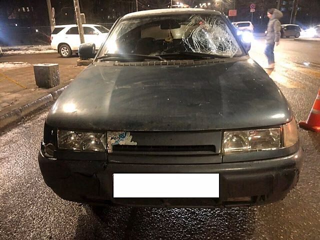 В Кирове водитель «десятки» сбил пешехода, а после въехал в припаркованный ЗАЗ