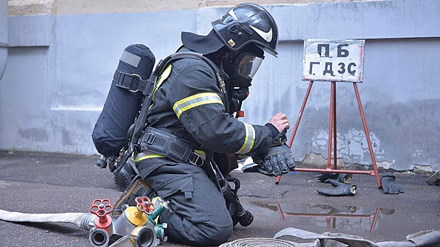Грузовик загорелся на внешней стороне 48-го километра МКАД