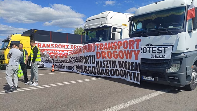 Польские перевозчики в знак протеста перекрыли дорогу на границе с Украиной