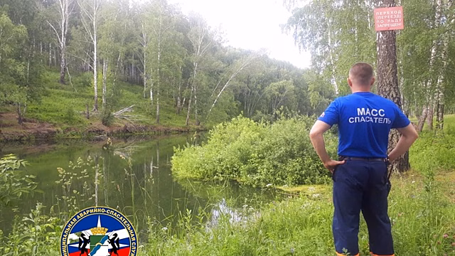 В Новосибирске водолазы обнаружили утонувший автомобиль на дне реки