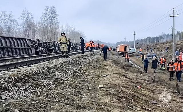 Названа предварительная причина схода с рельсов поезда Москва – Челябинск