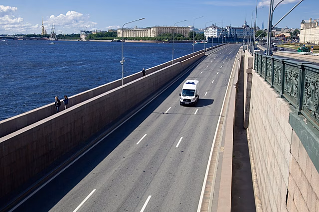 В Петербурге за три года по нацпроекту отремонтировали 435 км автодорог