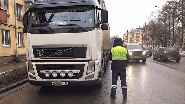 Более 1230 административных материалов составлено на водителей большегрузов в Вологде