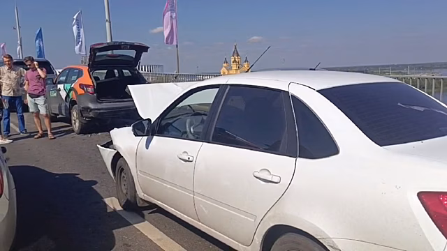 Массовое ДТП с пострадавшим случилось на Канавинском мосту