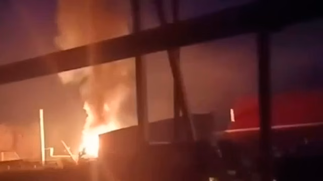 Фура снесла газовую трубу и загорелась в Нижегородской области