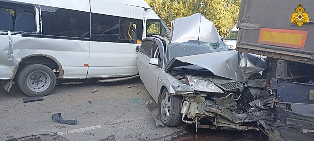 Два человека госпитализированы после массовой аварии под Калугой
