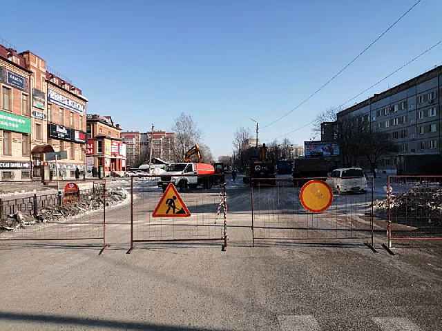 В Благовещенске перекрыли участок улицы Пролетарской