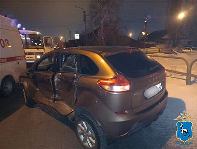 В Тольятти автомобилистка врезалась в автобус