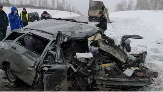Полиция ищет очевидцев автокатастрофы под Вольском