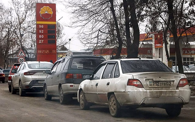 Жители Самарской и Оренбургской областей все чаще ездят в Казахстан за бензином