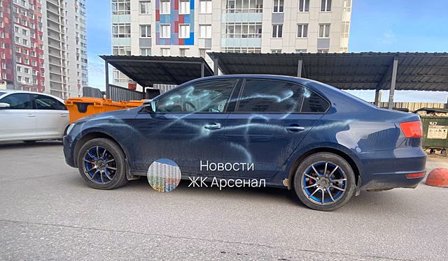 В Перми неизвестные разрисовали автомобили за неправильную парковку