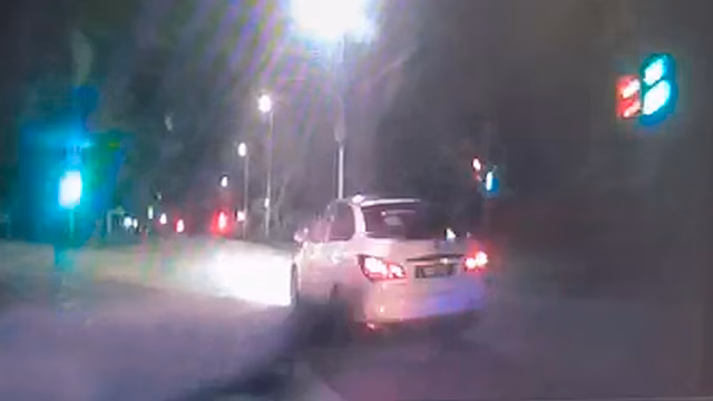 Полицейские Татарстана в ходе погони со стрельбой нагнали в Башкирии лихача на машине без госномеров